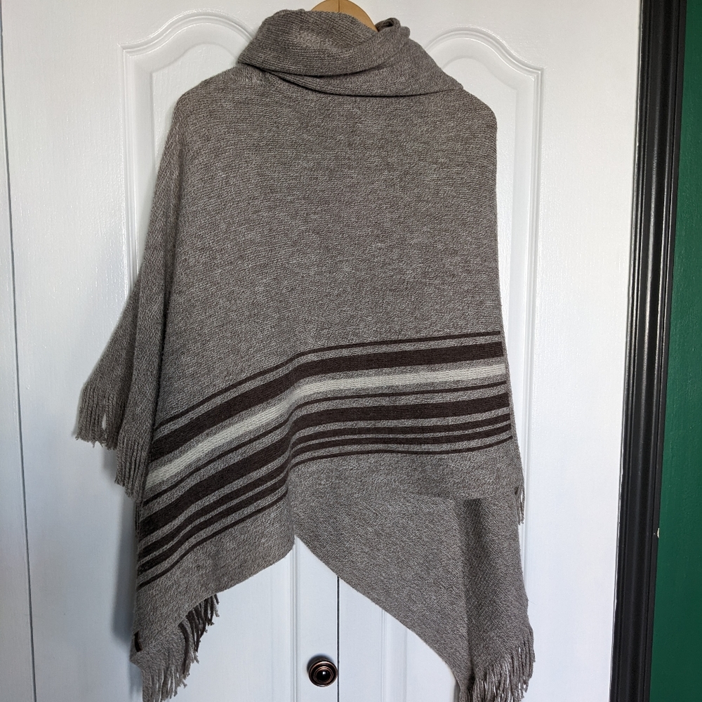Roots Poncho
